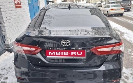 Toyota Camry, 2021 год, 2 950 000 рублей, 1 фотография