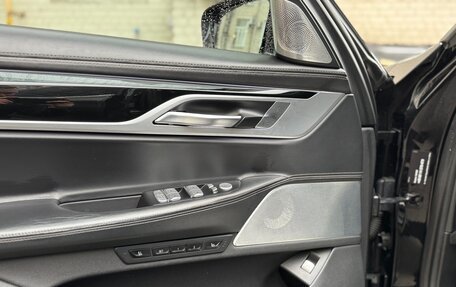 BMW 7 серия, 2018 год, 4 190 000 рублей, 19 фотография