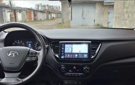 Hyundai Solaris II рестайлинг, 2017 год, 1 300 000 рублей, 8 фотография