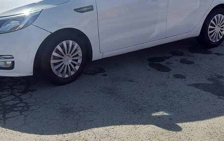 KIA Rio III рестайлинг, 2015 год, 600 000 рублей, 2 фотография