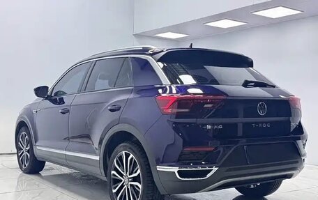 Volkswagen T-Roc I, 2022 год, 1 580 000 рублей, 4 фотография