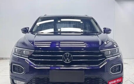 Volkswagen T-Roc I, 2022 год, 1 580 000 рублей, 2 фотография