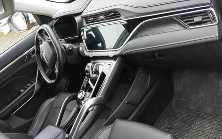 Geely Atlas, 2023 год, 1 363 000 рублей, 8 фотография