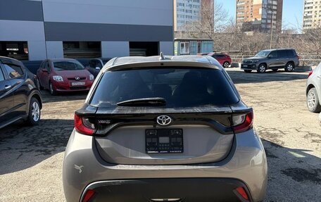 Toyota Yaris, 2022 год, 765 000 рублей, 2 фотография