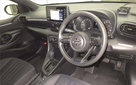 Toyota Yaris, 2022 год, 765 000 рублей, 13 фотография