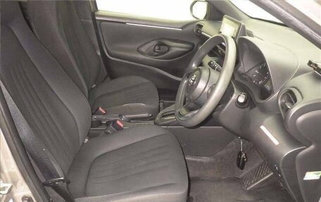 Toyota Yaris, 2022 год, 765 000 рублей, 14 фотография