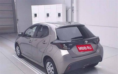 Toyota Yaris, 2022 год, 765 000 рублей, 11 фотография