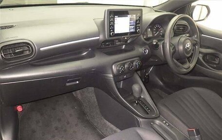 Toyota Yaris, 2022 год, 765 000 рублей, 15 фотография