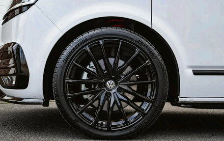 Volkswagen Caravelle T6 рестайлинг, 2023 год, 5 800 000 рублей, 3 фотография