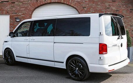 Volkswagen Caravelle T6 рестайлинг, 2023 год, 5 800 000 рублей, 5 фотография