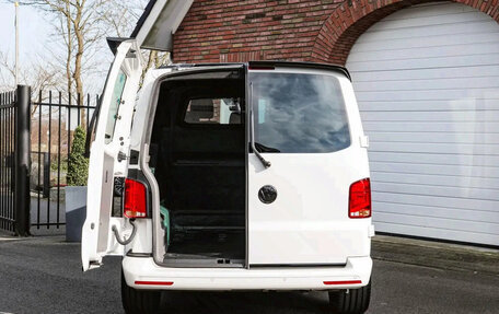 Volkswagen Caravelle T6 рестайлинг, 2023 год, 5 800 000 рублей, 6 фотография