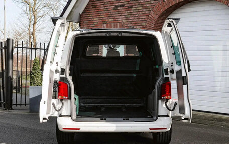 Volkswagen Caravelle T6 рестайлинг, 2023 год, 5 800 000 рублей, 8 фотография
