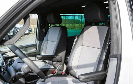 Volkswagen Caravelle T6 рестайлинг, 2023 год, 5 800 000 рублей, 10 фотография