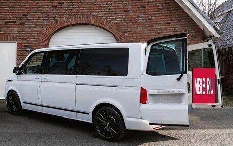 Volkswagen Caravelle T6 рестайлинг, 2023 год, 5 800 000 рублей, 4 фотография