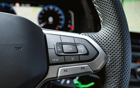 Volkswagen Caravelle T6 рестайлинг, 2023 год, 5 800 000 рублей, 18 фотография