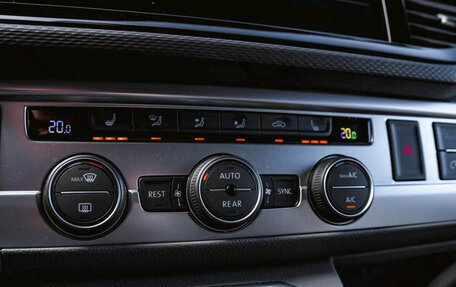 Volkswagen Caravelle T6 рестайлинг, 2023 год, 5 800 000 рублей, 20 фотография