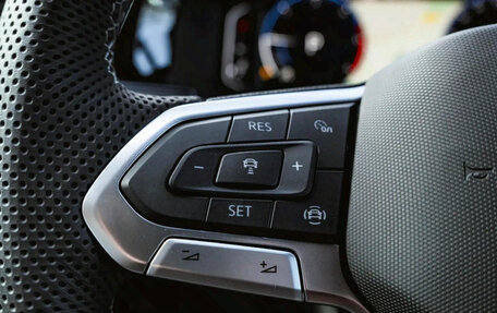 Volkswagen Caravelle T6 рестайлинг, 2023 год, 5 800 000 рублей, 17 фотография