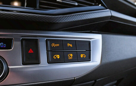 Volkswagen Caravelle T6 рестайлинг, 2023 год, 5 800 000 рублей, 28 фотография