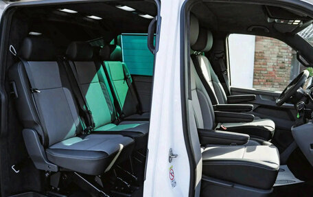 Volkswagen Caravelle T6 рестайлинг, 2023 год, 5 800 000 рублей, 34 фотография