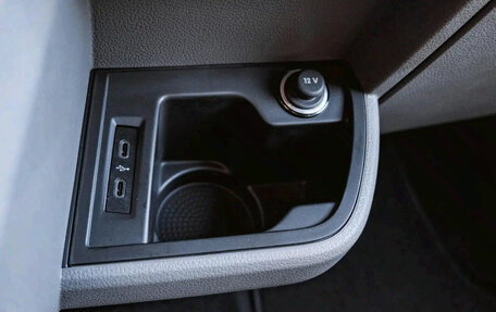 Volkswagen Caravelle T6 рестайлинг, 2023 год, 5 800 000 рублей, 37 фотография