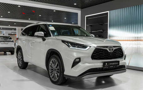 Toyota Highlander, 2025 год, 5 500 000 рублей, 2 фотография