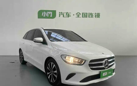 Mercedes-Benz B-Класс, 2022 год, 1 950 000 рублей, 2 фотография