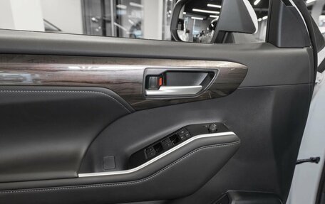 Toyota Highlander, 2025 год, 5 600 000 рублей, 24 фотография