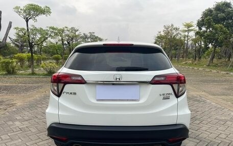 Honda Vezel, 2022 год, 1 600 000 рублей, 5 фотография