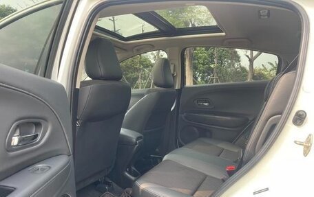 Honda Vezel, 2022 год, 1 600 000 рублей, 8 фотография