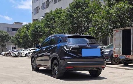 Honda Vezel, 2022 год, 1 580 000 рублей, 3 фотография