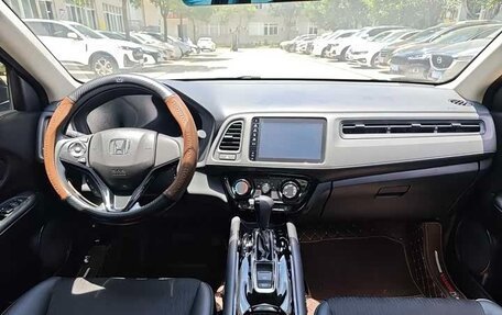 Honda Vezel, 2022 год, 1 580 000 рублей, 10 фотография