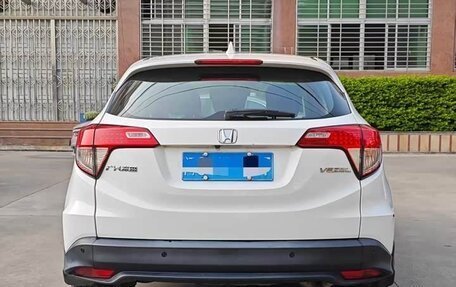 Honda Vezel, 2022 год, 1 600 000 рублей, 4 фотография