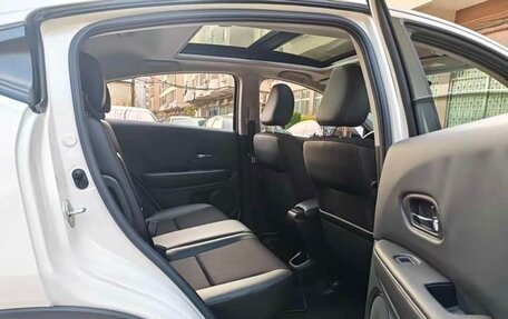 Honda Vezel, 2022 год, 1 600 000 рублей, 17 фотография