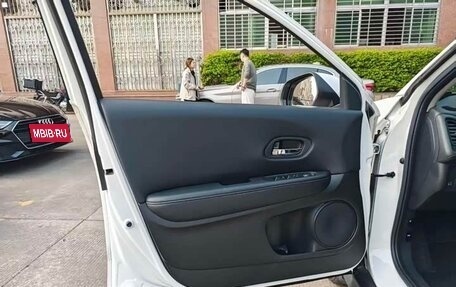 Honda Vezel, 2022 год, 1 600 000 рублей, 15 фотография