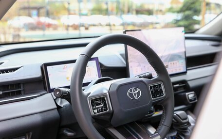 Toyota RAV4, 2025 год, 4 590 000 рублей, 13 фотография