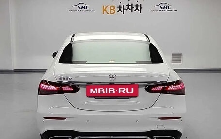 Mercedes-Benz E-Класс, 2022 год, 3 фотография