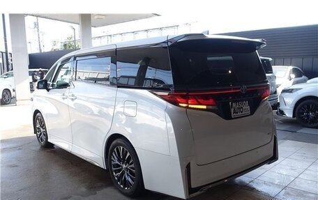 Toyota Vellfire, 2023 год, 7 340 000 рублей, 7 фотография