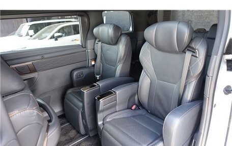 Toyota Vellfire, 2023 год, 7 340 000 рублей, 11 фотография