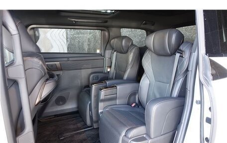 Toyota Vellfire, 2023 год, 7 340 000 рублей, 10 фотография