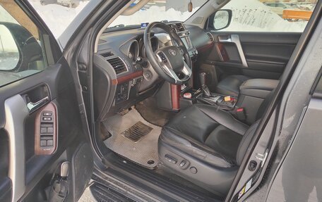 Toyota Land Cruiser Prado 150 рестайлинг 2, 2016 год, 4 000 000 рублей, 8 фотография