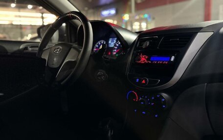Hyundai Solaris II рестайлинг, 2015 год, 480 000 рублей, 17 фотография