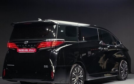 Toyota Alphard, 2025 год, 15 490 000 рублей, 3 фотография