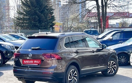 Volkswagen Tiguan II, 2018 год, 2 649 000 рублей, 6 фотография