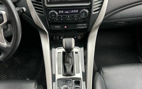 Mitsubishi Pajero Sport III рестайлинг, 2017 год, 2 750 000 рублей, 11 фотография