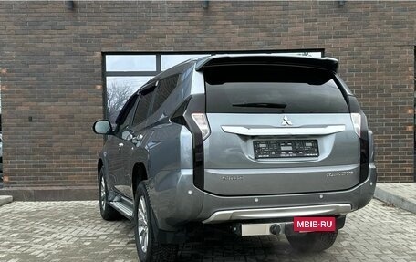 Mitsubishi Pajero Sport III рестайлинг, 2017 год, 2 750 000 рублей, 3 фотография