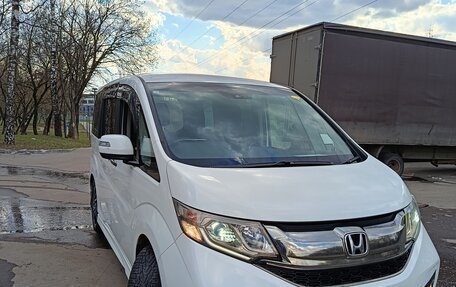 Honda Stepwgn IV, 2016 год, 1 850 000 рублей, 1 фотография