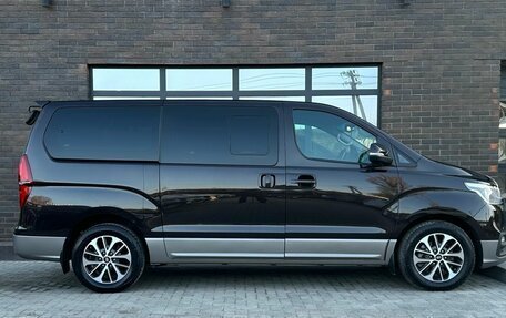 Hyundai Grand Starex Grand Starex I рестайлинг 2, 2018 год, 3 700 000 рублей, 5 фотография