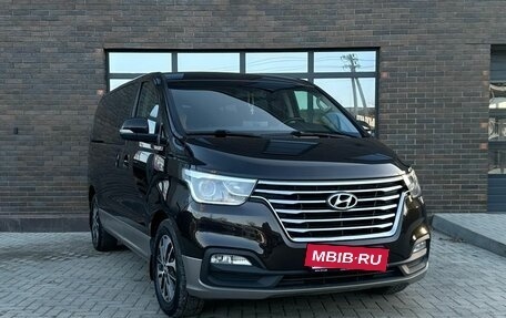 Hyundai Grand Starex Grand Starex I рестайлинг 2, 2018 год, 3 700 000 рублей, 6 фотография