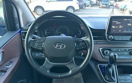 Hyundai Grand Starex Grand Starex I рестайлинг 2, 2018 год, 3 700 000 рублей, 8 фотография