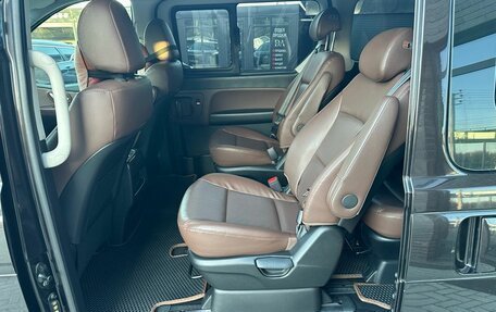 Hyundai Grand Starex Grand Starex I рестайлинг 2, 2018 год, 3 700 000 рублей, 12 фотография